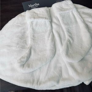 Martha Stewart White Faux Fur Holiday Christmas Tree Skirt